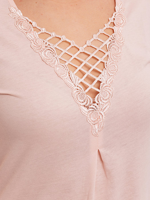 VIHIA s mriežkovanou čipkou